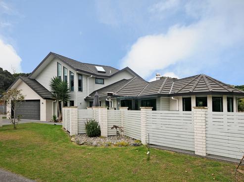 3 Fairway Oaks Drive, Waikanae Beach