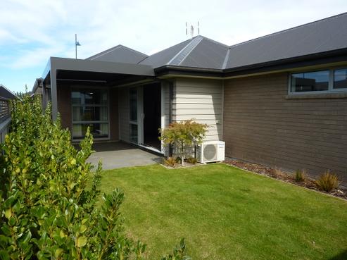 76 Pegasus Boulevard, Pegasus