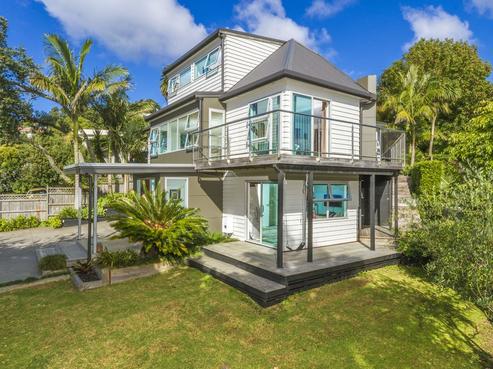 78 Beach Road, Castor Bay
