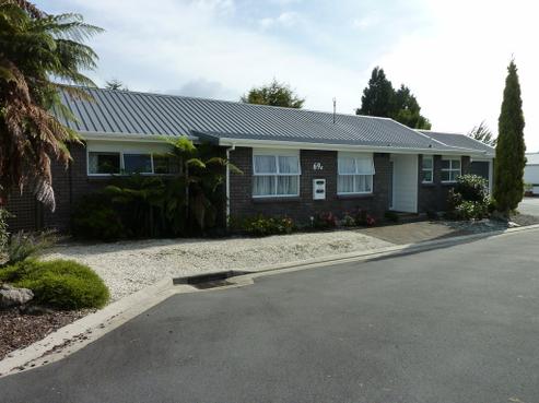 69B Robinson Avenue, Holdens Bay