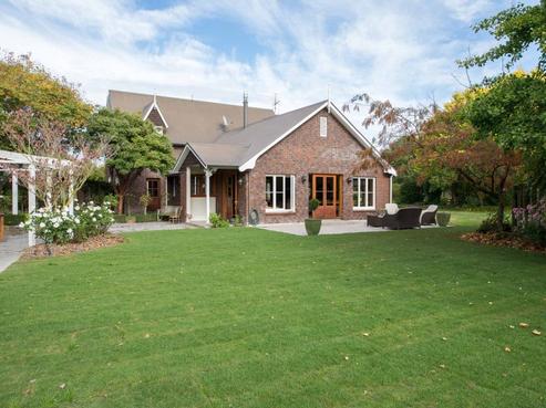 73 Beach Road East, Elgin