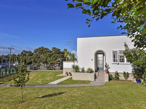 55 Old Lake Road, Narrow Neck
