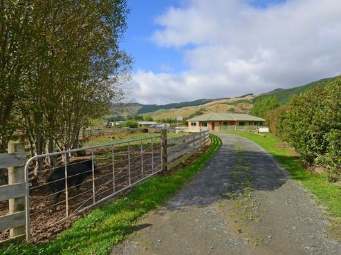 111 Johnsons Road, Whitemans Valley