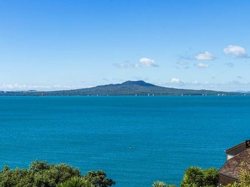 57 Beach Road, Castor Bay