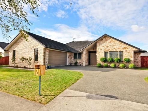 42 Barrington Drive, Huntington