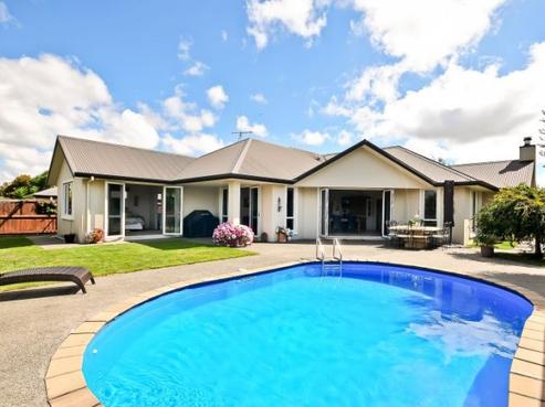 6 Wiltshire Drive, Huntington
