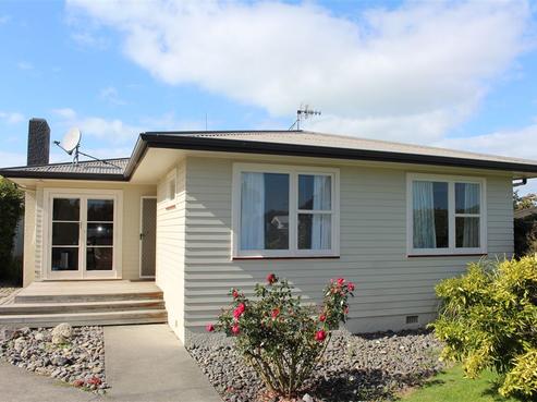 25 Henley Crescent, Pirimai