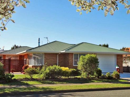 16 Martin Avenue, Wakefield