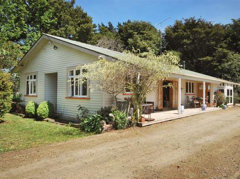 386 Pahautea Road, Featherston