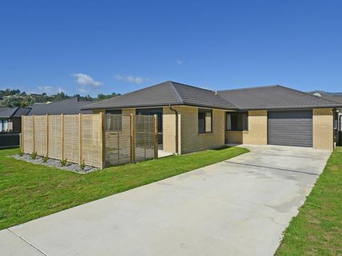 4 Greenstone Grove, Brown Owl