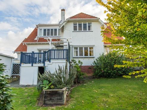 8 Great North Road, Saint Johns Hill
