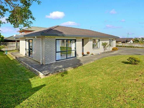 41 Ian Sage Avenue, Long Bay