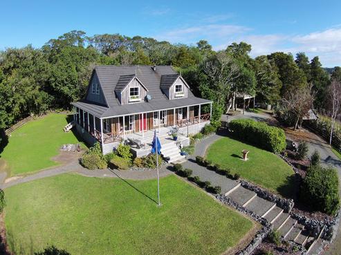 135 Weranui Road, Waiwera