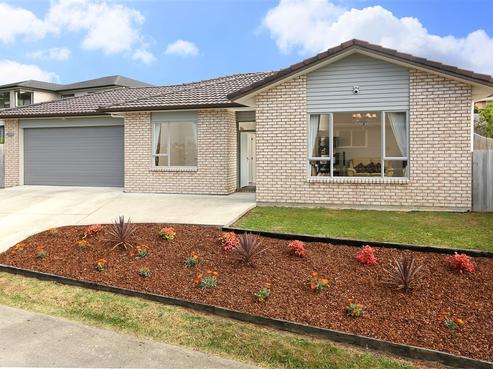 76 Lake Panorama Drive, Henderson Valley