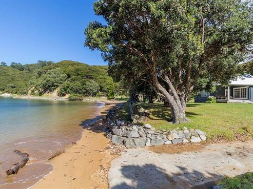 641 Blind Bay Road, Great Barrier Island