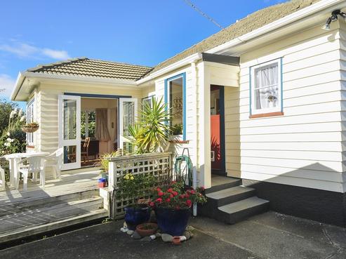 73 Hall Crescent, Epuni