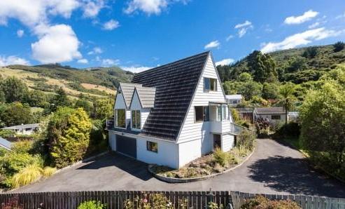 106 Hall Road, Sawyers Bay