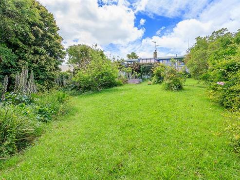 812 East Coast Road, Oteha