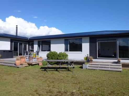 1 Clough Road, Paroa