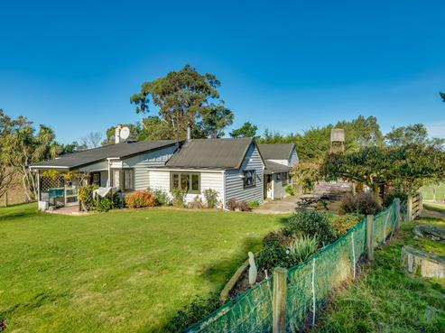 398 Terrace Road, Cust