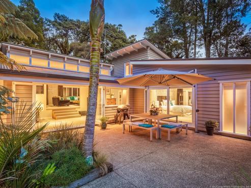 42 Tainui Road, Titirangi