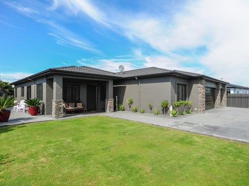 41 Heynes Place, Clive