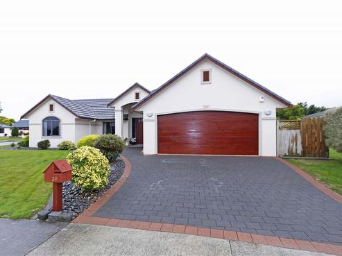 39 Huntington Drive, Huntington