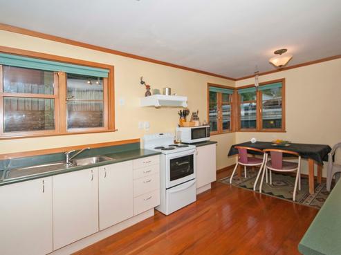 39 Bird Grove, Stokes Valley