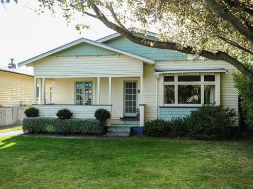 904 Ferguson Street, Akina