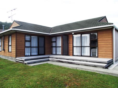 2/5 Kennedy Grove, Stokes Valley