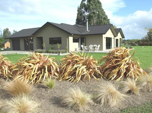 16E Willow Park Drive, Opaki