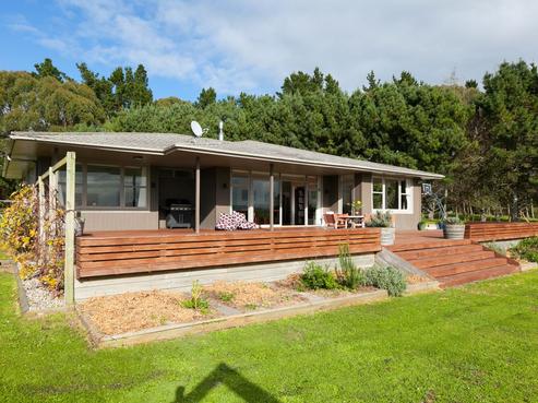 666 Inland North Road, Onaero