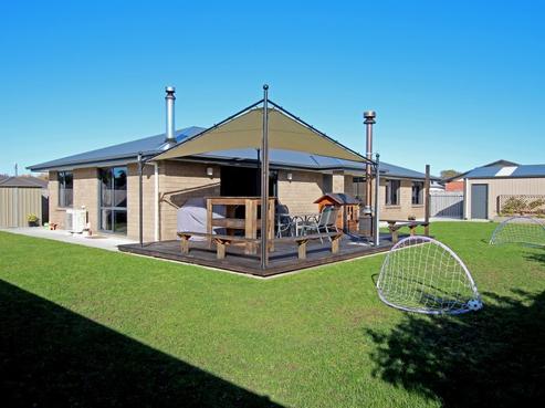 21 Estate Grove, Inglewood