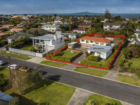 10 Wairere Road, Torbay