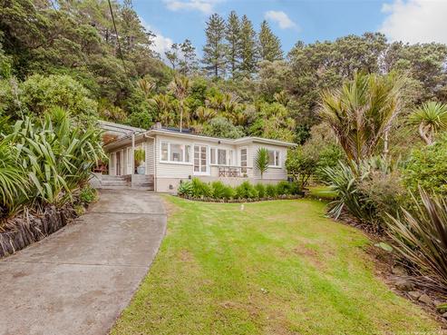 39 Domain Crescent, Muriwai