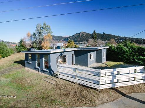 1 Lagoon Avenue, Albert Town