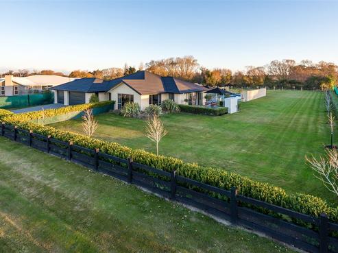 6 Riverside Way, Amberley