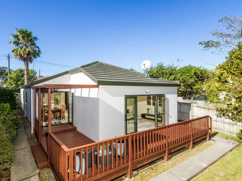 2/824 East Coast Road, Oteha