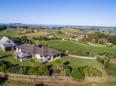 371 Pah Hill Road, Wharehine