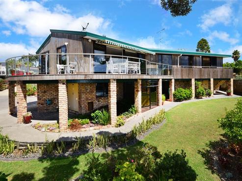 116 Pacific Parade, Army Bay
