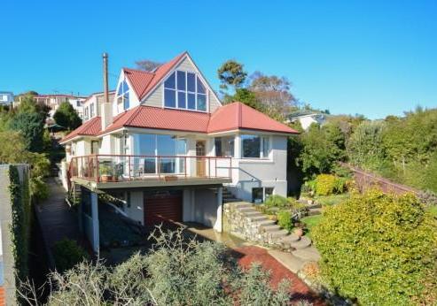 13 Bayne Terrace, Macandrew Bay