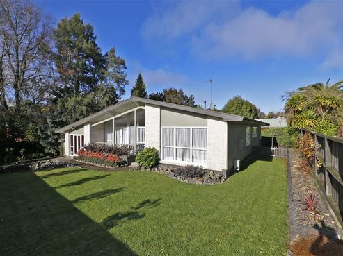 10 Lorraine Place, Glenview