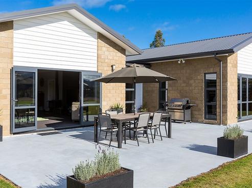 18 Wavy Knowes Drive, Waldronville