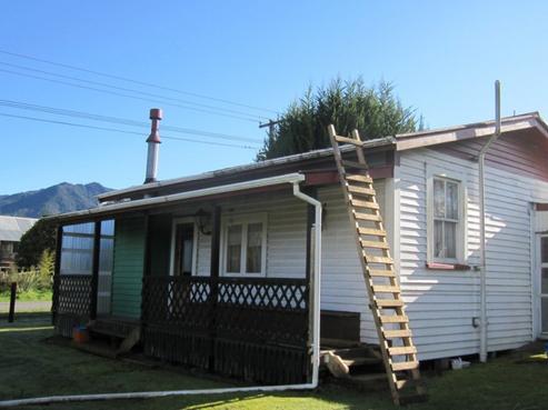 122 Main Road, Blackball