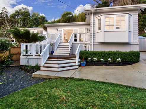 17 Warwick Avenue, Titirangi