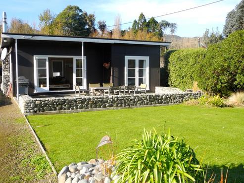 5 Old French Road, Takamatua