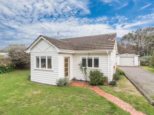 16 Renown Road, Raumati South