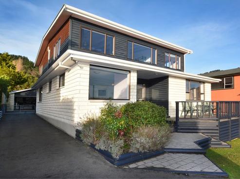 10 Wharfdale Street, Macandrew Bay