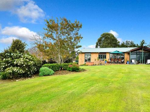 12 Bethells Road, Waitakere