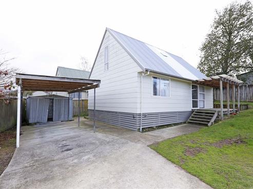 4 Pine Avenue, Bader